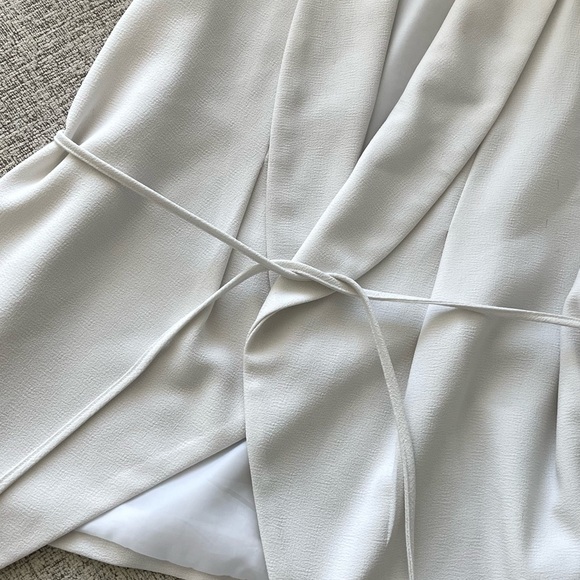 Sleeveless Blazer - Picture 3 of 4